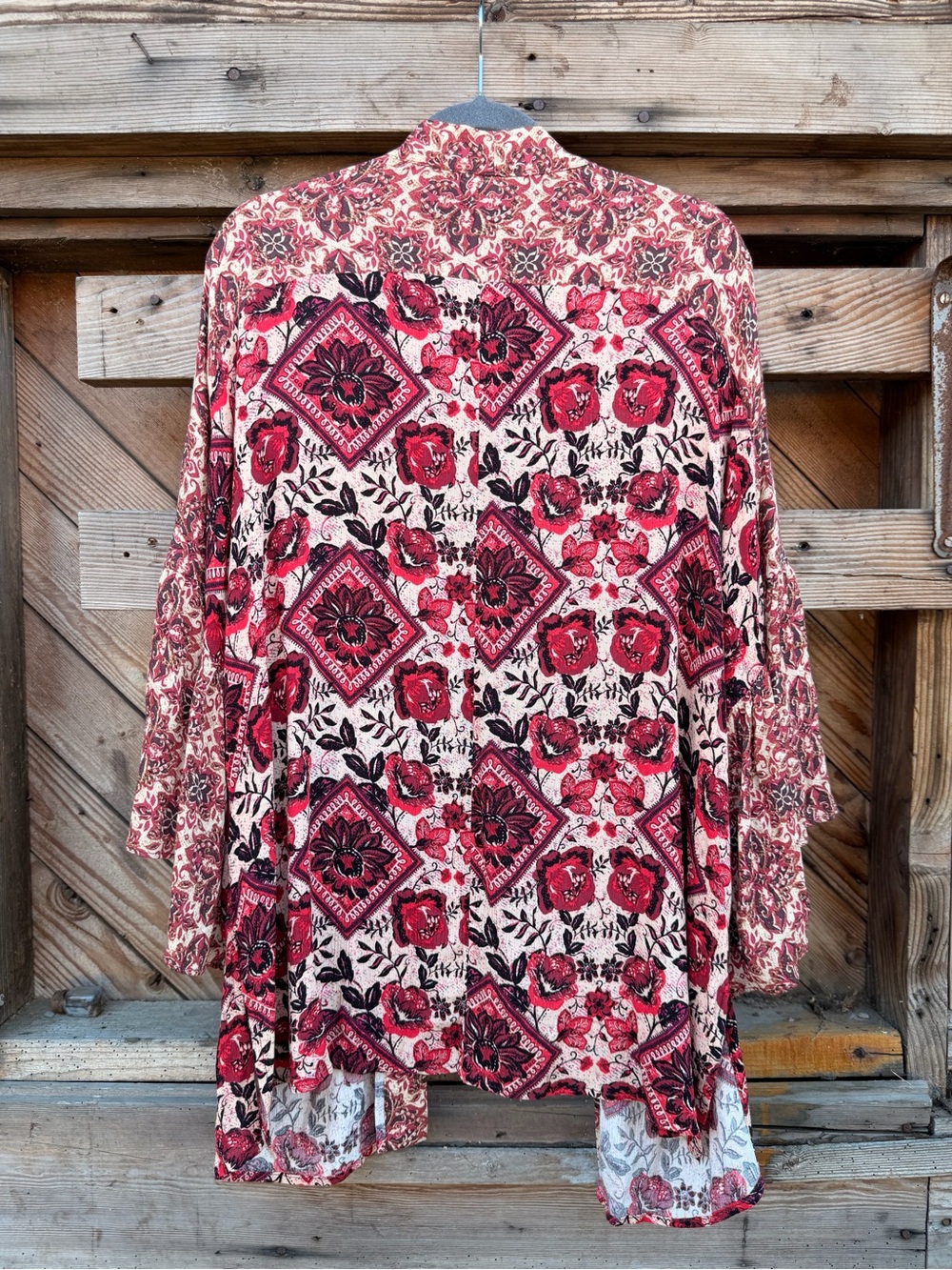 easel Floral Open Kimono Jacket in Red and Cream - Picture 4 of 4